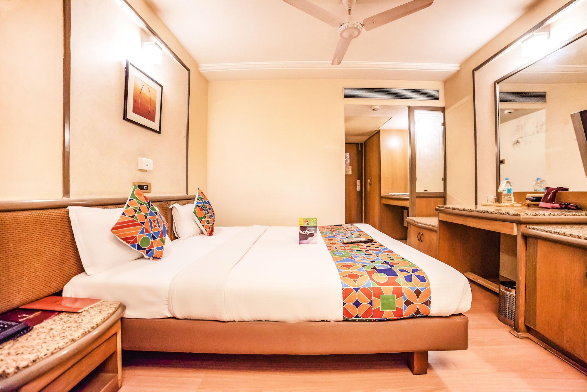 Hotel Gandharva Shivajinagar Пюн Екстериор снимка