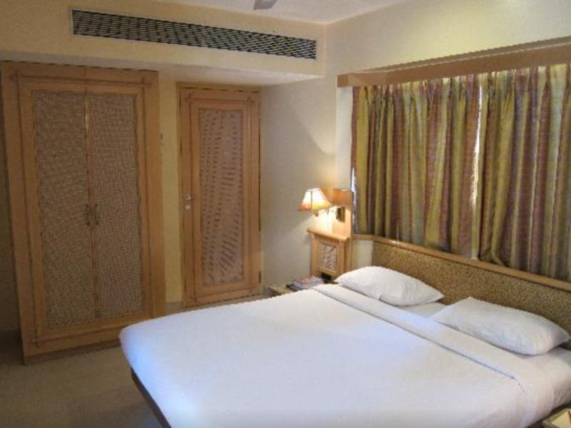 Hotel Gandharva Shivajinagar Пюн Екстериор снимка