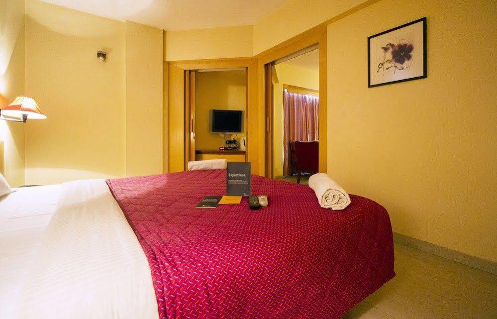 Hotel Gandharva Shivajinagar Пюн Екстериор снимка
