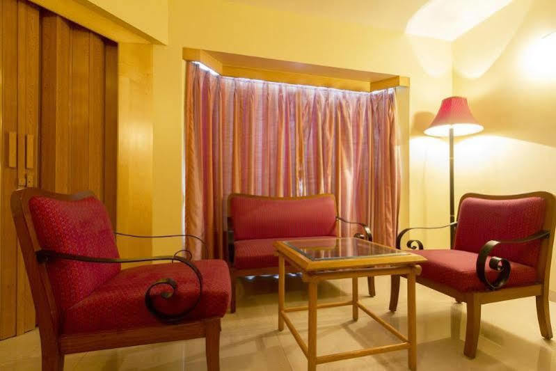 Hotel Gandharva Shivajinagar Пюн Екстериор снимка