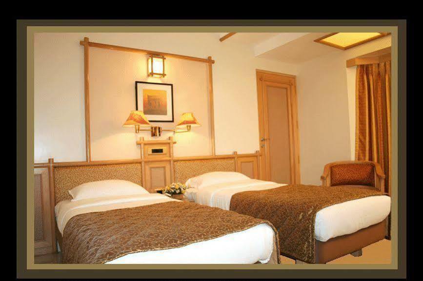 Hotel Gandharva Shivajinagar Пюн Екстериор снимка