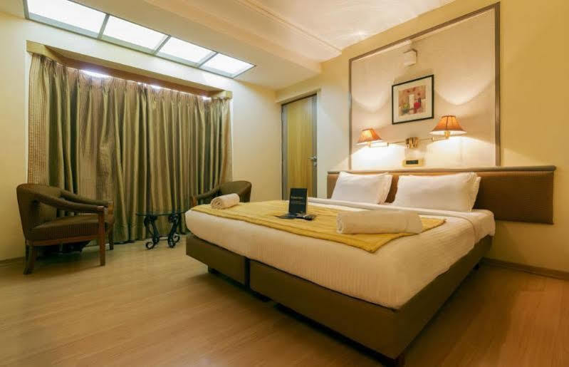 Hotel Gandharva Shivajinagar Пюн Екстериор снимка