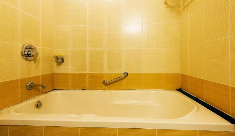 Hotel Gandharva Shivajinagar Пюн Екстериор снимка